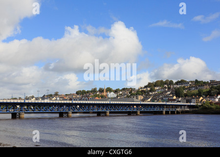 Craigavon double-decker road bridge et vue sur rivière Foyle à côté est de la ville de Derry Londonderry en Irlande du Nord UK Banque D'Images