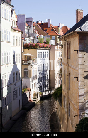 Vue sur le paysage des rives de la rivière Vltava à Prague Banque D'Images