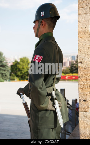 Soldat de l'armée américaine sur la garde à Anitkabir, le mausolée d'Atatürk, président et fondateur de la République turque Banque D'Images