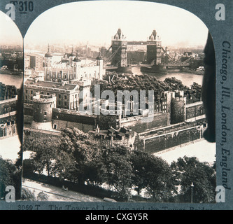 Tower Bridge et la Tour de Londres, Londres, Angleterre, vers 1900 Photographie stéréo Banque D'Images