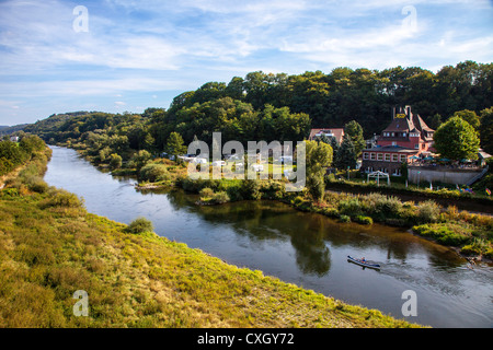 Canoë sur la rivière Ruhr en été, près de Hattingen, Allemagne, Europe, Banque D'Images