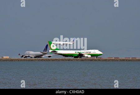 La piste de l'Aéroport International de San Francisco, California USA Banque D'Images