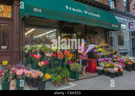 Hoboken, NewJersey, États-Unis, petite entreprise locale, fleurs, Shop Front, sur main Street, Washington Street, petite façade de ville, magasin d'affaires petite ville Banque D'Images