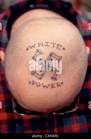 Washington's Crossing, PA un skinhead affiche son 'white power' tattoo à l'USA le parti nationaliste rally Banque D'Images