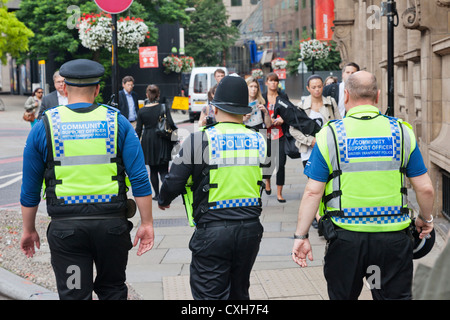 L'Angleterre, Londres, Londres La police des transports et les agents de soutien communautaire Banque D'Images