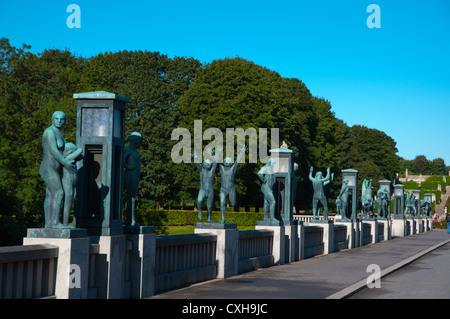 Parc Vigeland allée centrale de statues de Gustav Vigeland dans le parc Frogner Frognerparken Oslo Norvège Europe district Banque D'Images