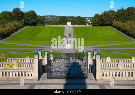 Parc Vigeland allée centrale de statues de Gustav Vigeland dans le parc Frogner Frognerparken Oslo Norvège Europe district Banque D'Images