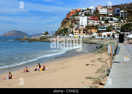 Plage sur l'océan Pacifique, Mazatlán, Sinaloa, Mexique Banque D'Images