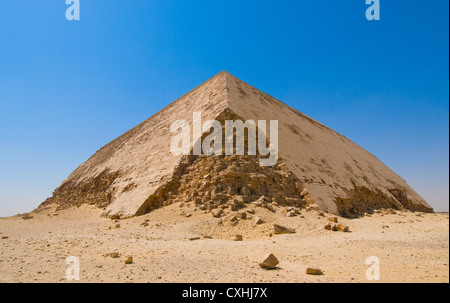 Pyramide rhomboïdale à Dahchour, Le Caire, Egypte Banque D'Images