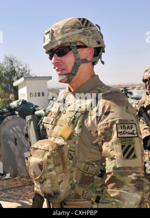 Le brig. gen. Chris Hughes apparaît au cours d'une bataille de circulation le point de passage de la frontière le long de la frontière internationale à Spin Boldak, Afghanistan, sept. 24, 2012. Hughes est le commandant général adjoint de manoeuvres pour la 3ème division d'infanterie et le commandement régional-Sud. Banque D'Images