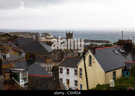 Regardant vers le bas sur la ville de St Ives de high point, à Cornwall Banque D'Images