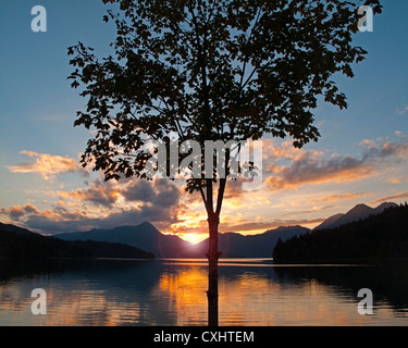 DE - La Bavière : Coucher de soleil sur le lac de Walchensee nr. Kochel Banque D'Images