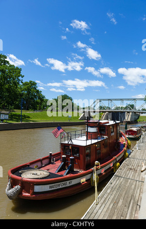 Bateau amarré au début de l'Erie Canal dans Waterford, près d'Albany, New York State, USA Banque D'Images