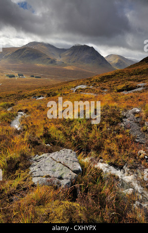 Vue depuis une Chrulaiste Beinn au Kingshouse Hotel de Meall Bhuiridh Creise a' et à l'automne, Glencoe, Ecosse Banque D'Images