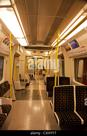 Intérieur de la nouvelle Metropolitan Line train, London, England, United Kingdm Banque D'Images