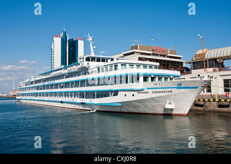 La rivière bateau de croisière Viking à l'Lomonosov, port de la Mer Noire d'Odessa, Ukraine. Banque D'Images