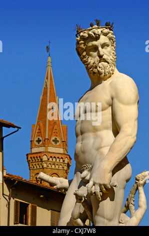 La sculpture de marbre de Neptune par Bartelomeo Ammanati en 1565 en bonne place placés dans la Piazza della Republica à Florence Banque D'Images