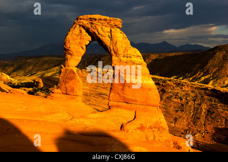Coucher du soleil à Delicate Arch, Arches National Park, après une tempête de pluie. Banque D'Images