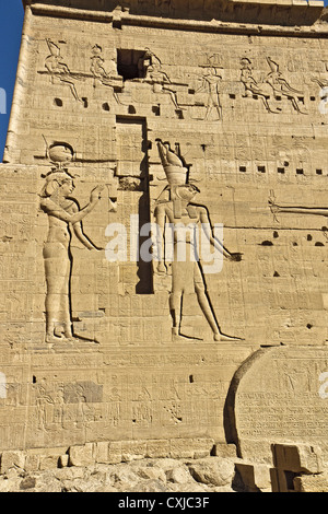 Egypte Assouan le Temple de Philae Deuxième pylône Banque D'Images