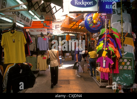 Les touristes, shopping, shopping, shopping, Stanley Market, ville de Stanley, Stanley, Stanley Bay, Hong Kong, Chine, Asie Banque D'Images
