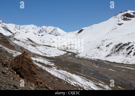 Paysage près de baralacha la (bara-lacha-col, 4890m), manali leh-autoroute, lahaul et spiti, Himachal Pradesh, Inde Banque D'Images