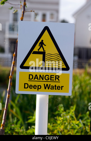 Signe d'eau profonde de danger à Rye, East Sussex, UK Banque D'Images