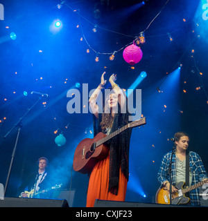 Concert gratuit dans le parc "des monstres et des hommes" de Reykjavik, IcelandOf les monstres et les hommes d'un folk/indie pop indie band à partir de l'Islande Banque D'Images