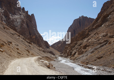 Paysage entre lachulung la et Pang, manali leh-autoroute, Jammu-et-Cachemire, l'Inde Banque D'Images