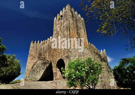 Le Portugal, Minho : château médiéval Sao Miguel dans Guimaraes Banque D'Images