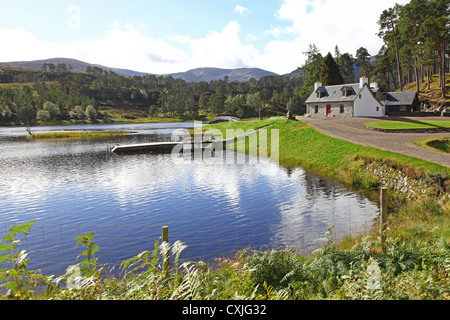 À l'égard Affric Lodge sur Loch Affric Glen Affric Scottish Highlands Scotland UK Banque D'Images