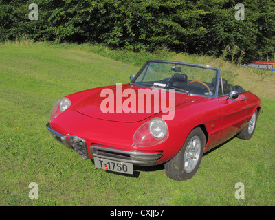 Alfa Romeo 1750 SPIDER VELOCE Roadster Sport Voiture Classique ( fin des années 60 ), UK Banque D'Images