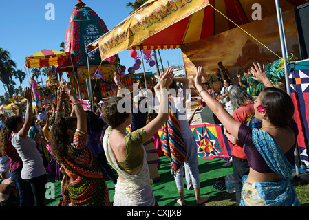 Chars Hare Krishna Beach Californie venise festival Banque D'Images