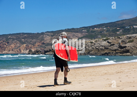 Plus bodyboarder, la plage de Guincho, Cascais, Côte de Lisbonne, Portugal, Estremadura Banque D'Images