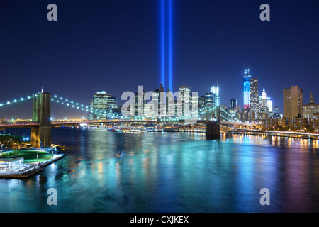Rendre hommage à la lumière dans le centre-ville de New York en souvenir de l'attentat du 11 septembre.