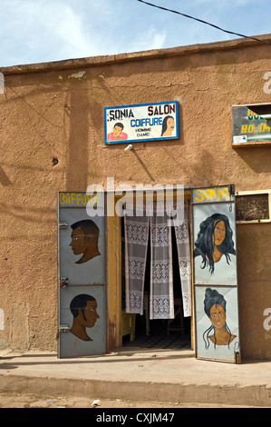 Salon de coiffure, Mopti, Mali, Afrique de l'Ouest Banque D'Images