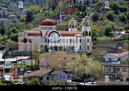 L'église et village de Kakopetria dans la vallée de Solea, Troodos, Chypre Banque D'Images