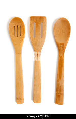 Ensemble de cuillères en bois sur fond blanc Banque D'Images