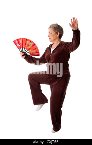 Senior woman doing yoga Tai Chi exercice Banque D'Images