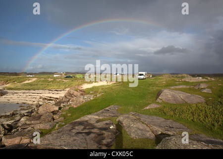 Île de Mull, en Ecosse. Matin d'un point de vue pittoresque motor home campé à Fidden Beach Camping sur la côte ouest de Mull. Banque D'Images