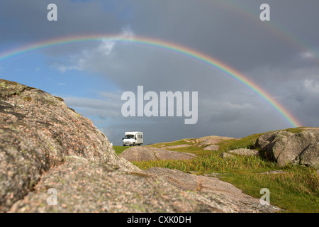 Île de Mull, en Ecosse. Matin d'un point de vue pittoresque motor home campé à Fidden Beach Camping sur la côte ouest de Mull. Banque D'Images