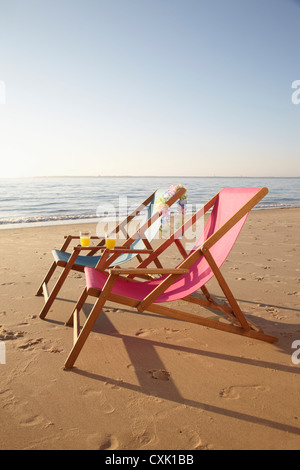 Chaises de plage, Biscarrosse, Landes, Aquitaine, France Banque D'Images