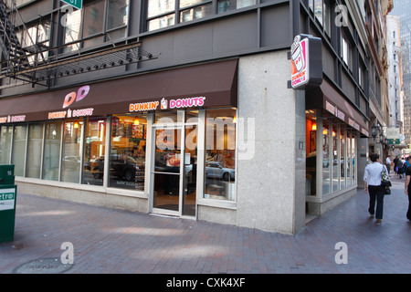 Dunkin Donuts Shop sur State Street Boston Massachusetts une beignerie chaîne dans l'United States Banque D'Images