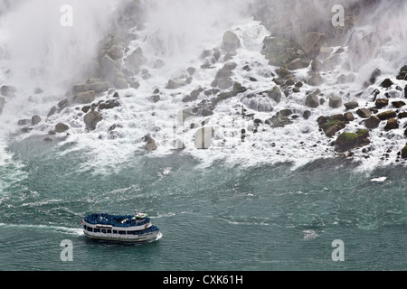 Maid of the Mist Boat Tour à l'American Falls, Niagara Falls, New York State Banque D'Images