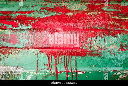 Coque de bateau en bois en rénovation. La texture d'arrière-plan Banque D'Images