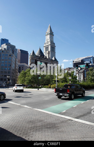 Atlantic Avenue Boston avec l'Ancienne Douane Tower en arrière-plan, Septembre 2012 Banque D'Images