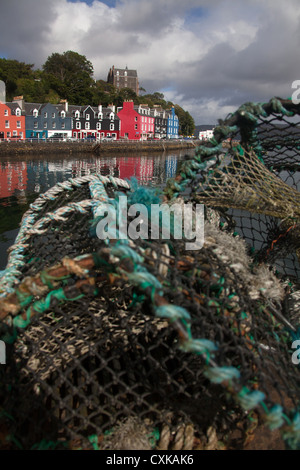 Île de Mull, en Ecosse. Vue pittoresque de Tobermory colorés du front de mer et à High Street. Banque D'Images