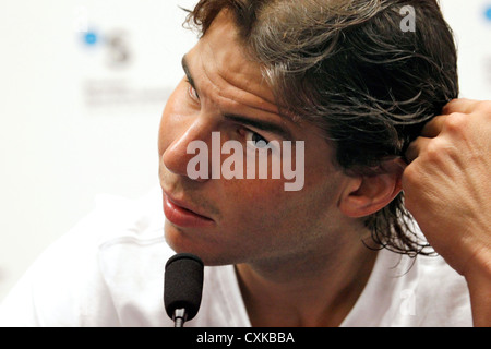 Rafael Nadal à parler à la conférence de presse dans le Banc Sabadell 2012 tournoi ATP de Barcelone Banque D'Images