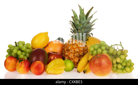 Assortiment de fruits exotiques, isolé sur fond blanc Banque D'Images