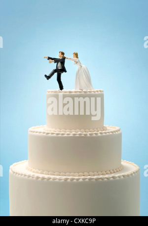 Bride and Groom wedding cake topper avec runaway groom Banque D'Images