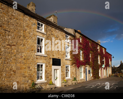 Joneva Sweet Shop & Border thés, Masham, maison mitoyenne en pierre, dans le North Yorkshire, en Angleterre, les bonbons et chocolat magasins dans les vallées du Yorkshire, UK Banque D'Images